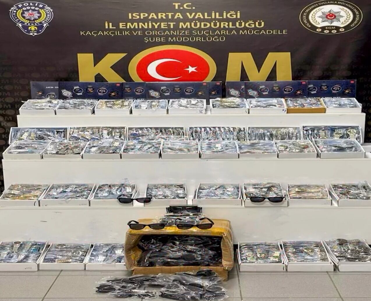 Isparta Kom’dan Kaçakçılığa Darbe; Binlerce Ürün Ele Geçirildi (3)