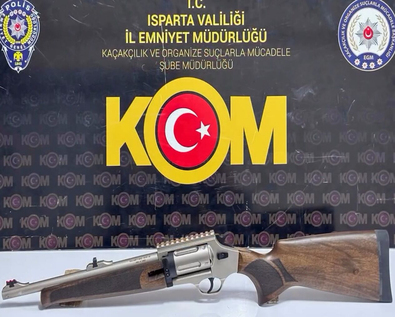 Isparta Kom’dan Kaçakçılığa Darbe; Binlerce Ürün Ele Geçirildi (5)