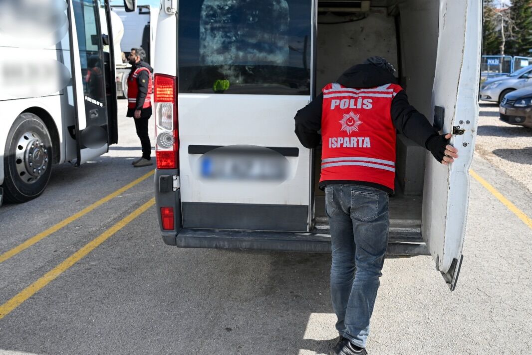 Isparta’da Çok Sayıda Şahıs Ve Araçlar Kontrol Edildi (3)