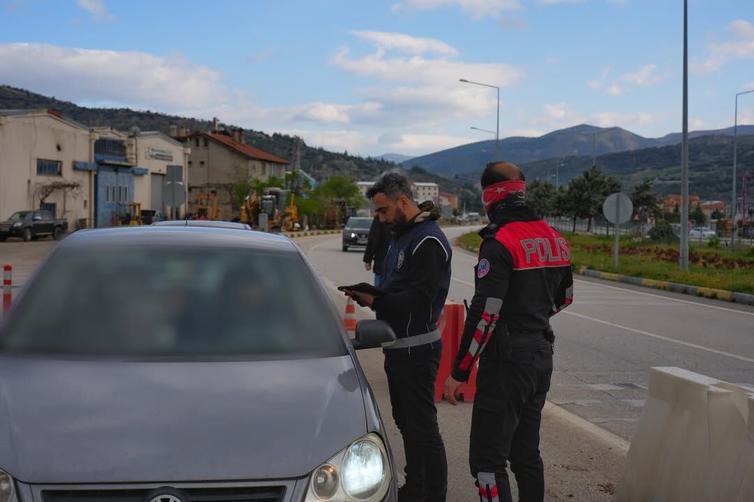 Isparta’da Huzur Uygulaması Araç Ve Şahıslar Denetlendi (3)