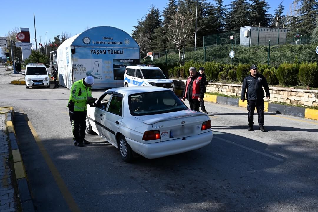 Isparta’da Kritik Noktalarda Sıkı Denetim (5)