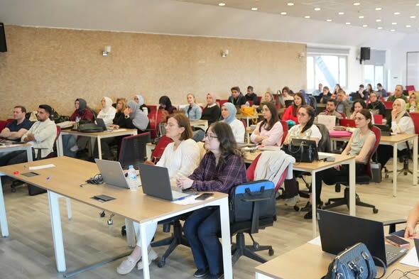Isparta’da Öğretmenlere Yönelik Yapay Zekâ Eğitimi Düzenlendi (4)