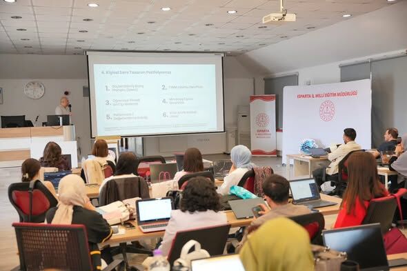 Isparta’da Öğretmenlere Yönelik Yapay Zekâ Eğitimi Düzenlendi (5)