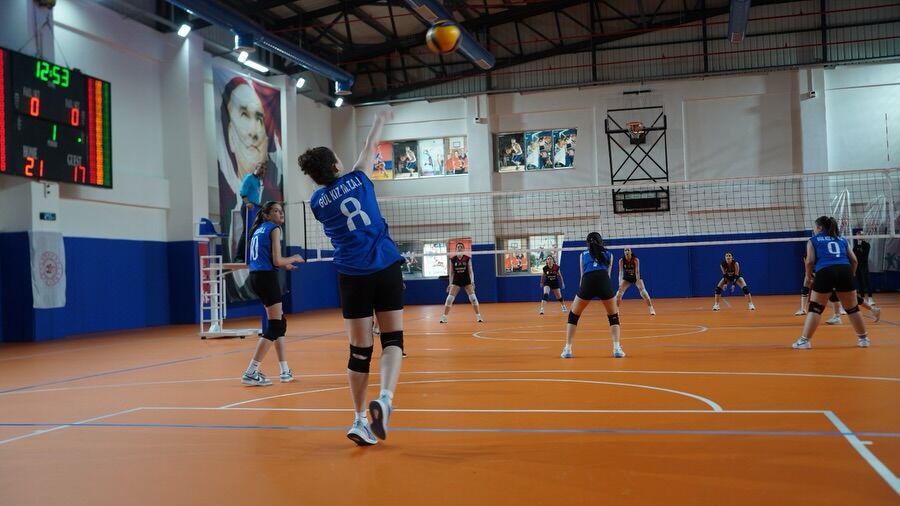 Isparta'da Okul Sporları Genç B Kızlar Voleybol Heyecanı Sürüyor (2)