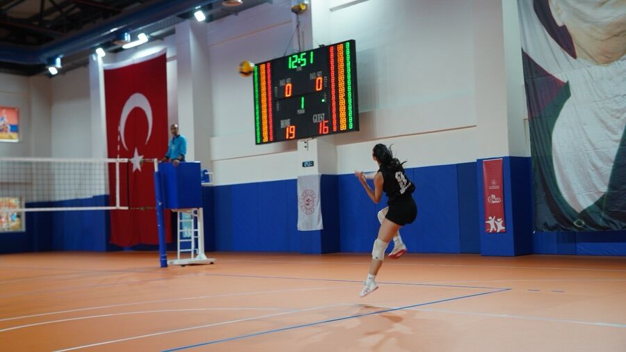 Isparta'da Okul Sporları Genç B Kızlar Voleybol Heyecanı Sürüyor (3)