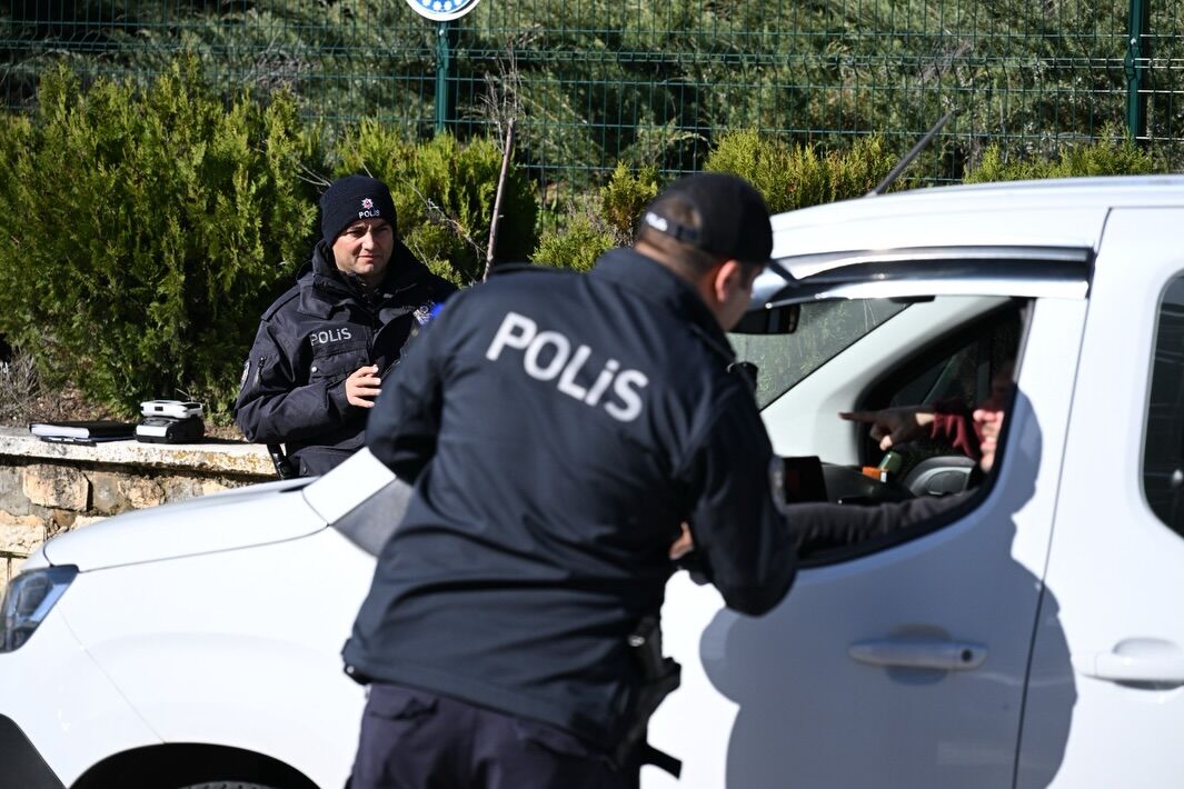 Isparta’da Polis Ekiplerinden Kavşaklarda Sıkı Denetim (2)