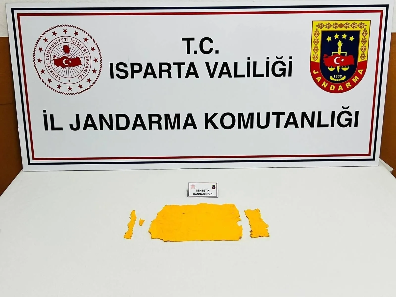 Isparta’da Zehi̇r Taci̇rleri̇ne Geçi̇t Yok 21 Gözalti, 3 Tutuklama (1)