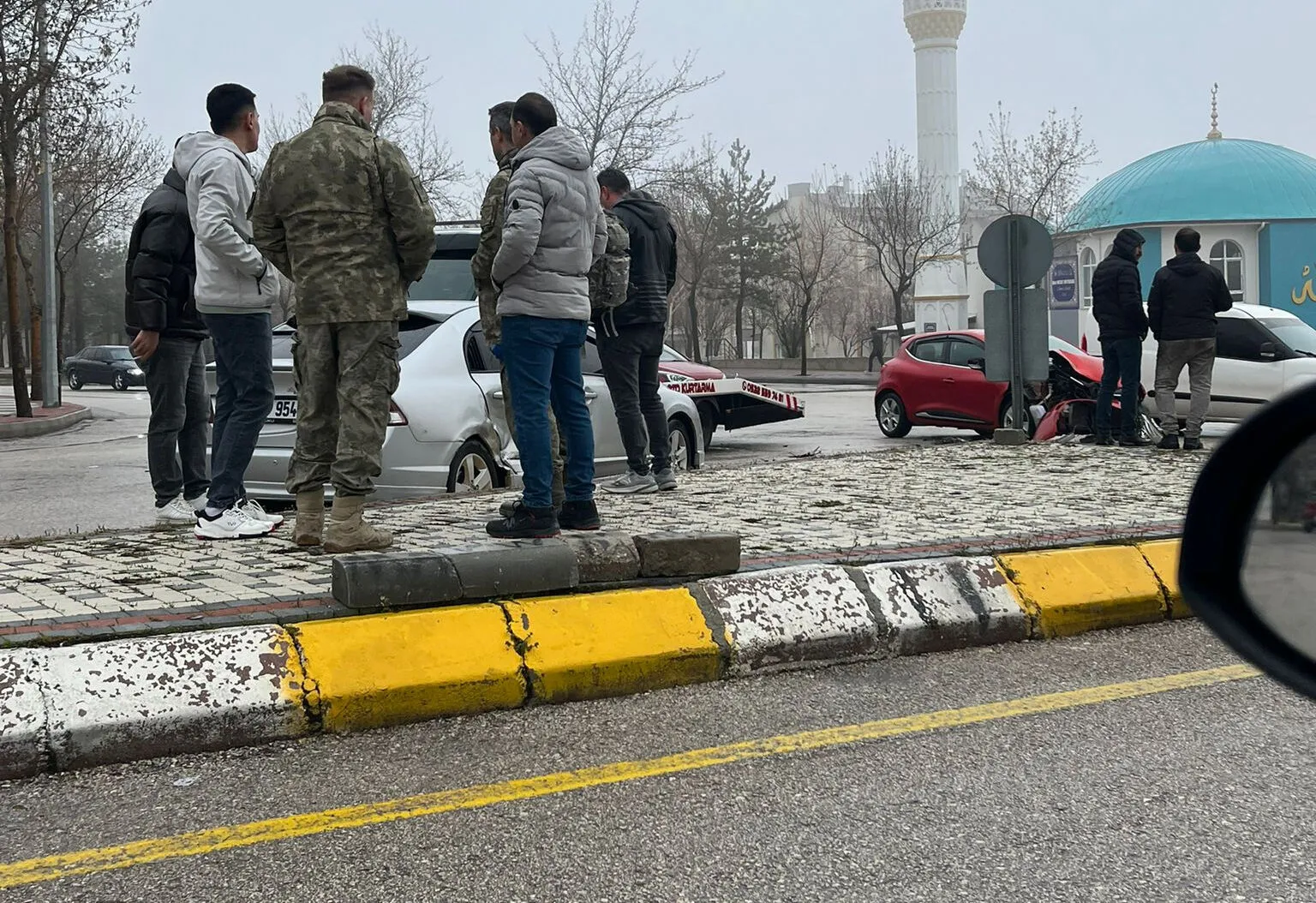 Kaza Yine Aynı Kavşakta; Sürücüler Önlem İstiyor (1)