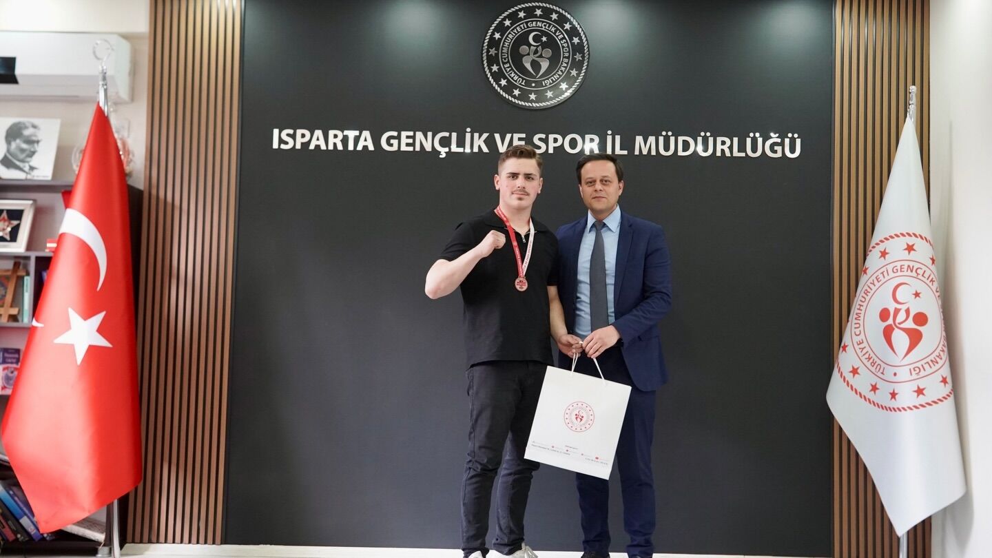 Kickboksta Madalya Yağmuru Şampiyonlardan İl Müdürüne Ziyaret! (12)