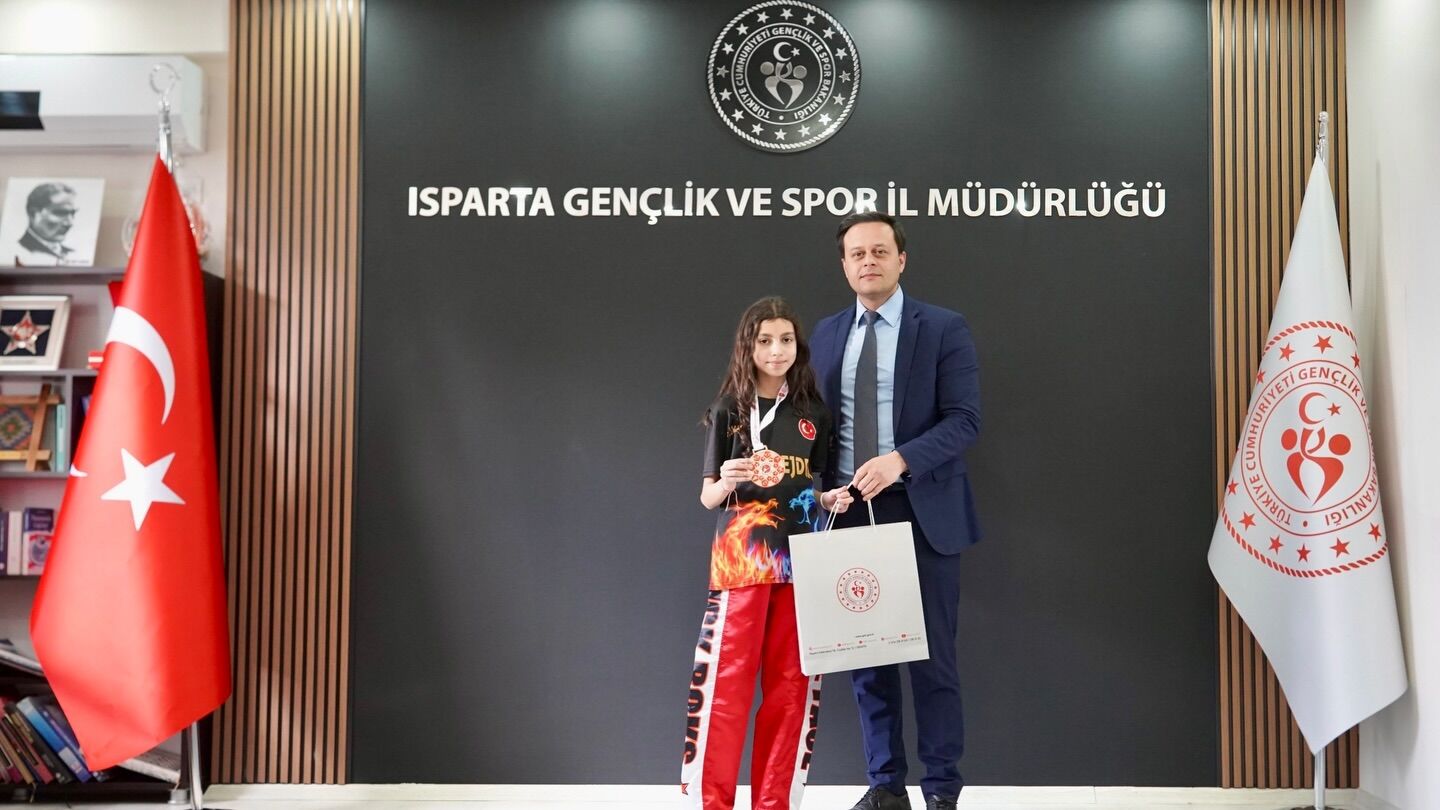 Kickboksta Madalya Yağmuru Şampiyonlardan İl Müdürüne Ziyaret! (14)