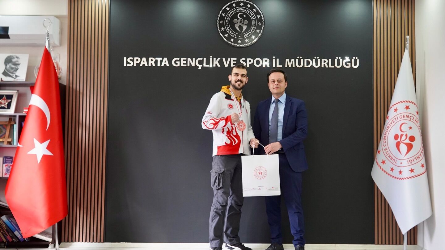 Kickboksta Madalya Yağmuru Şampiyonlardan İl Müdürüne Ziyaret! (2)