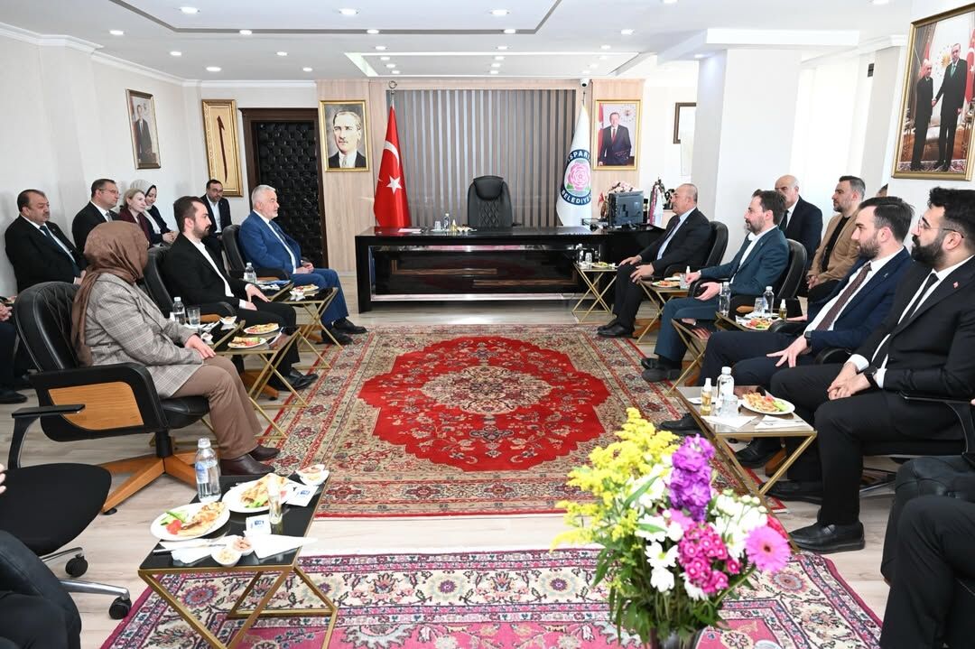 Mevlüt Çavuşoğlu Isparta Belediyesi’ni Ziyaret Etti (6)