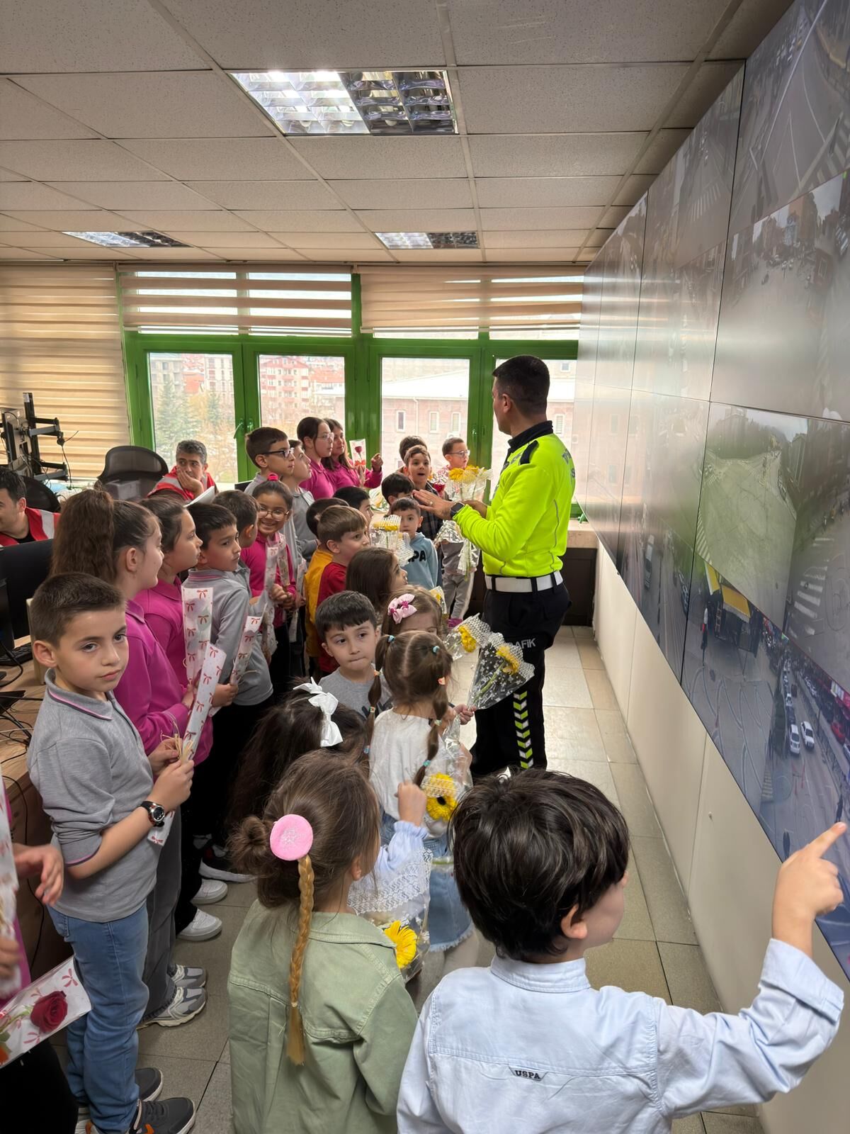 Polis Haftası’nda Emniyet Müdürlüğüne Anlamlı Ziyaret (8)