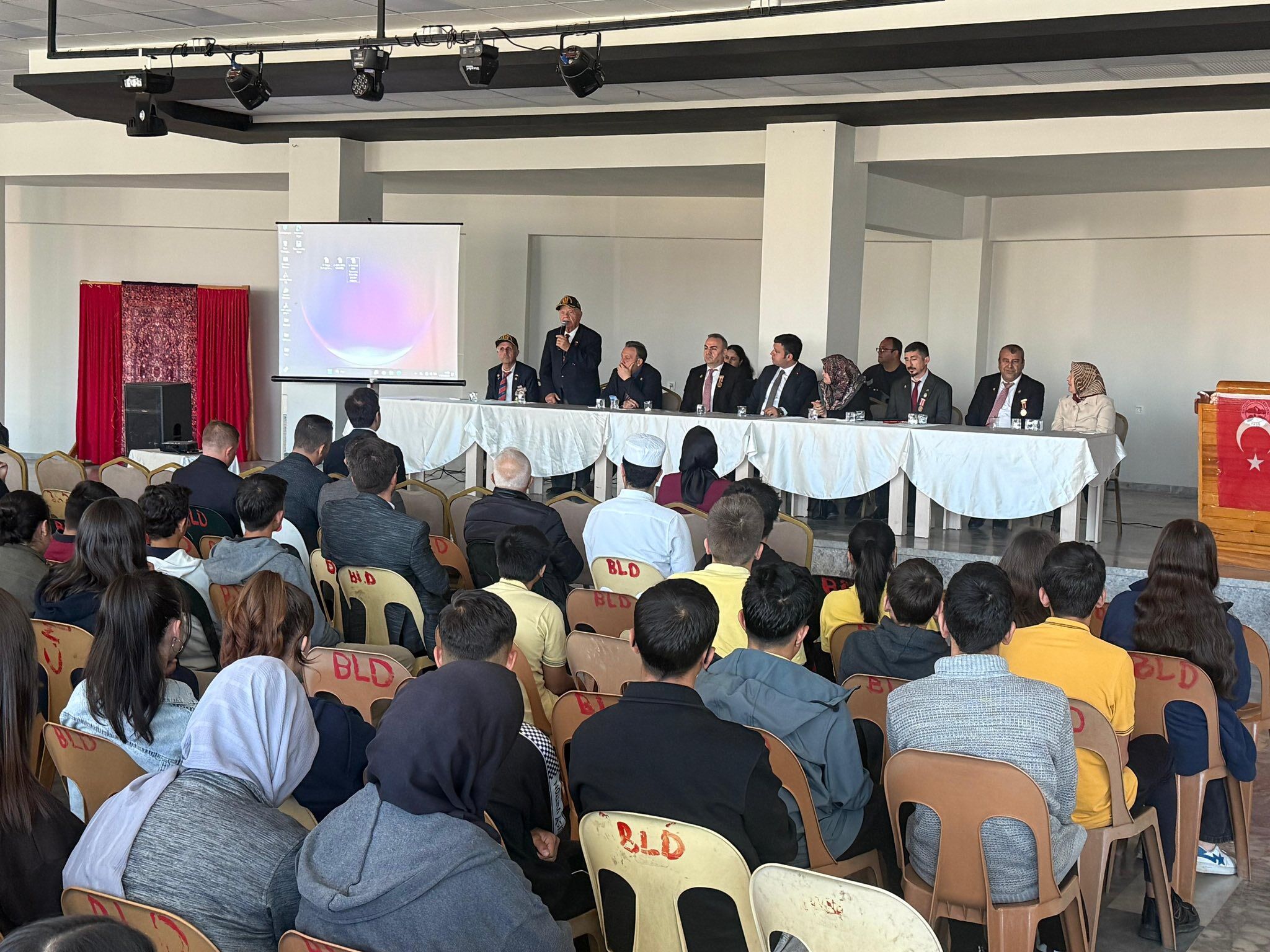 Sütçüler'de Şehit Yakınları Ve Gaziler Öğrencilerle Buluştu (6)