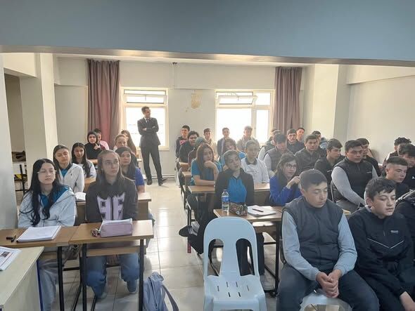 Uluborlu Kaymakamlığı’ndan Okullara Anlamlı Ziyaret (4)
