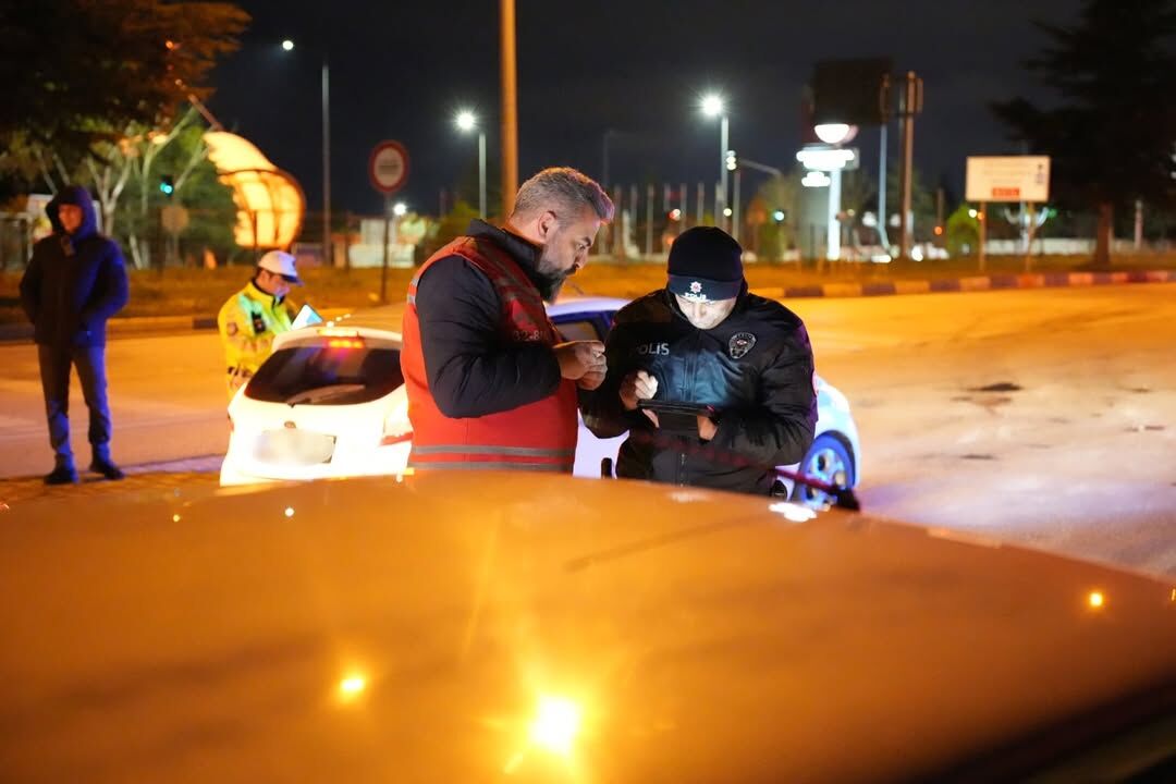 Uygulamalar Sürüyor; Araç Ve Şahıslar Mercek Altında (1)