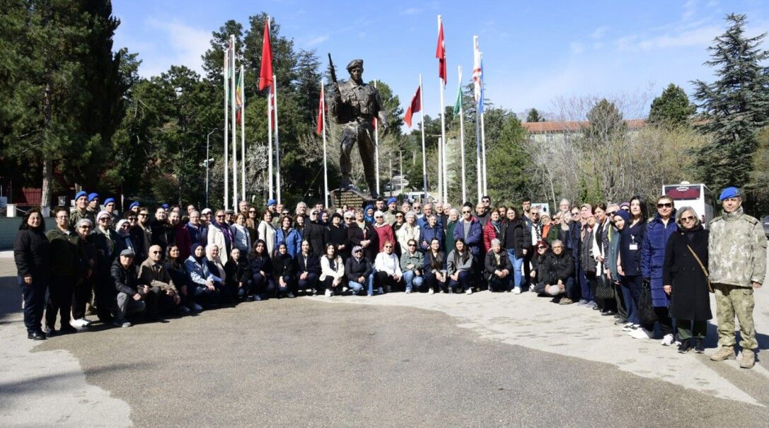 Yaşlı Öğrencilerden Askeri Eğitim Turu
