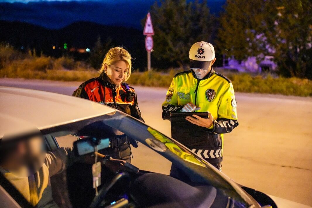Isparta’da Asayiş Uygulaması: Kritik Kavşaklarda Denetim Yapıldı-1