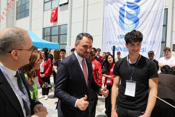 Bakan Yardımcısı Eminoğlu Isubü'de Gençlerle Buluştu (1)