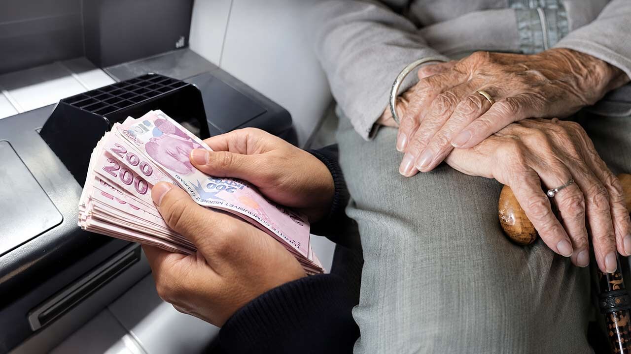 Bayramda Emekli Maaslari Ne Zaman Yatacak1