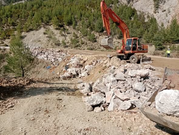 Heyelan Tehlikesine Karşı Ekipler Seferber Oldu (2)