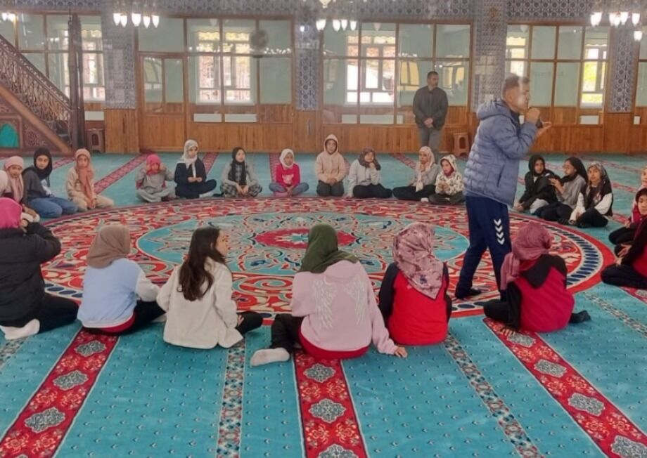 Hızırbey Ortaokulu Öğrencilerinden Gülistan Camii’ne Ziyaret (3)-1
