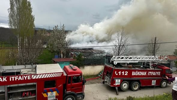 İhmal Yangın Getirdi Soba Kovası Evi Yaktı (1)