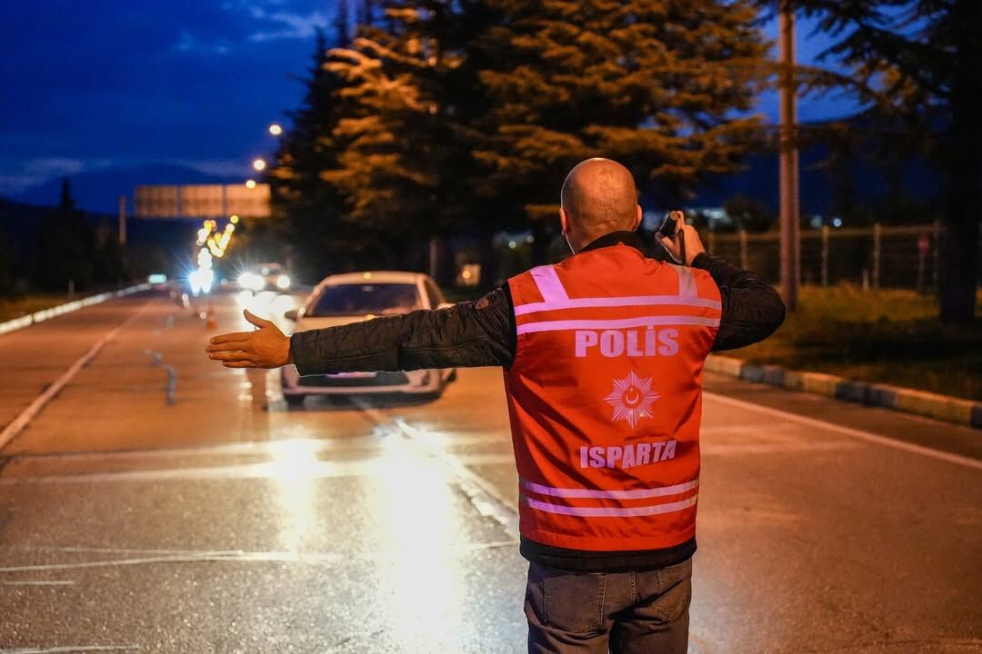 Isparta Emniyetinden Şehrin Kritik Noktalarında Sıkı Denetim (1)