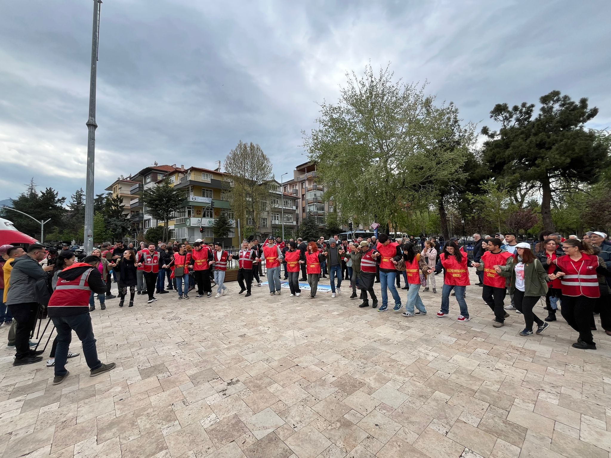 Isparta'da 1 Mayıs Yürüyüş Ve Halaylarla Kutlandı (6)