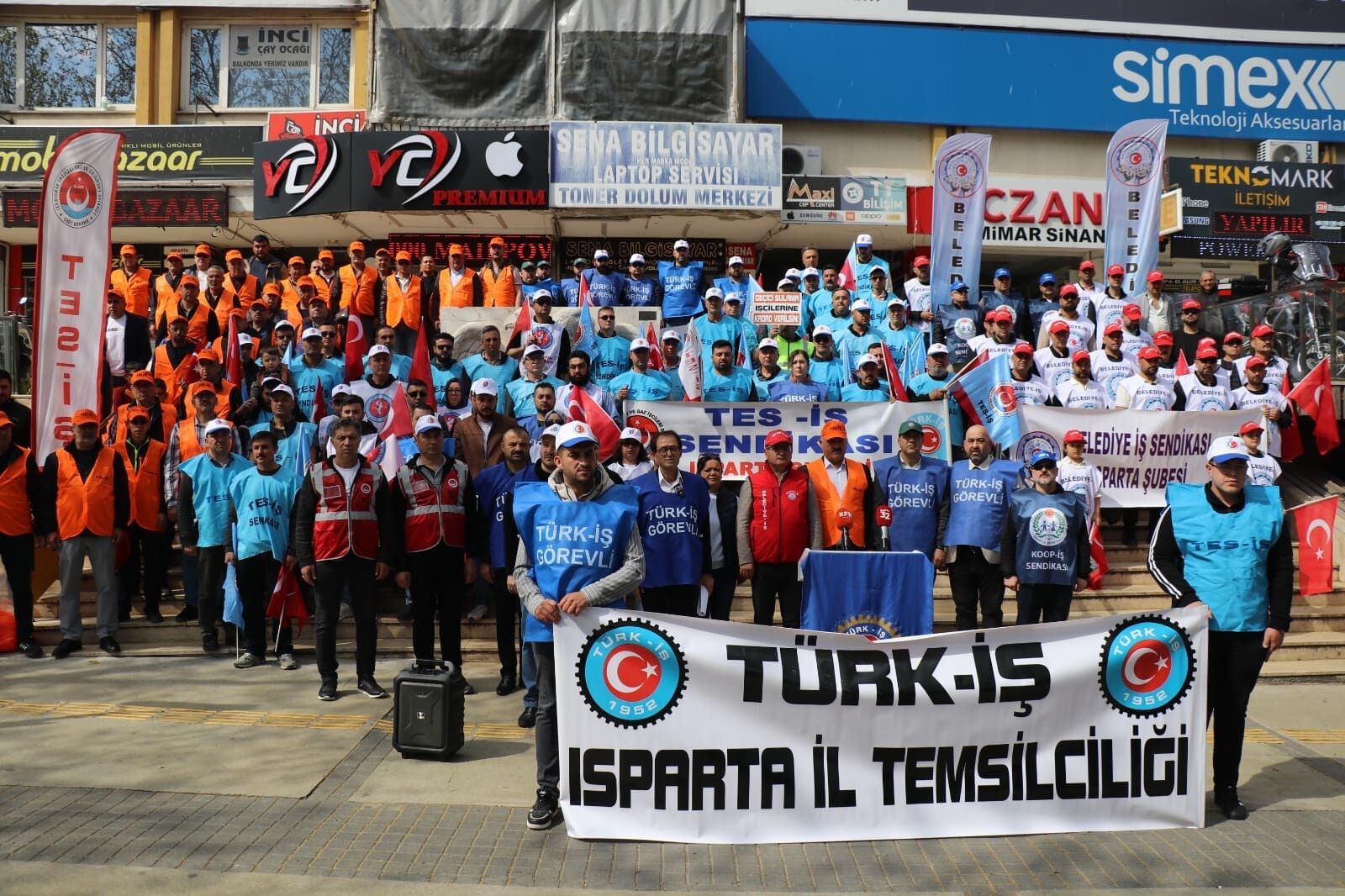Isparta'da 1 Mayıs'ta Emek Ve Dayanışma Mesajı (3)