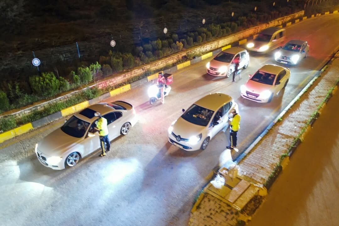 Isparta’da Araç Ve Şahıslara Sıkı Denetim (4)