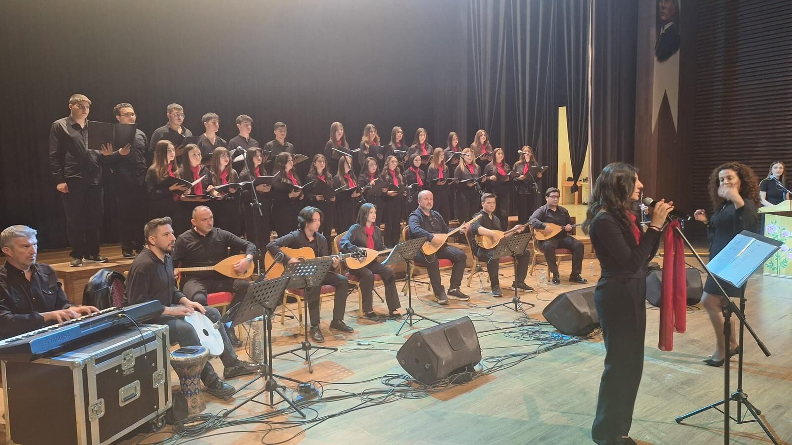 Isparta'da Mustafa Kaçıkoç Anadolu Lisesinden Türk Halk Müziği Konseri (1)