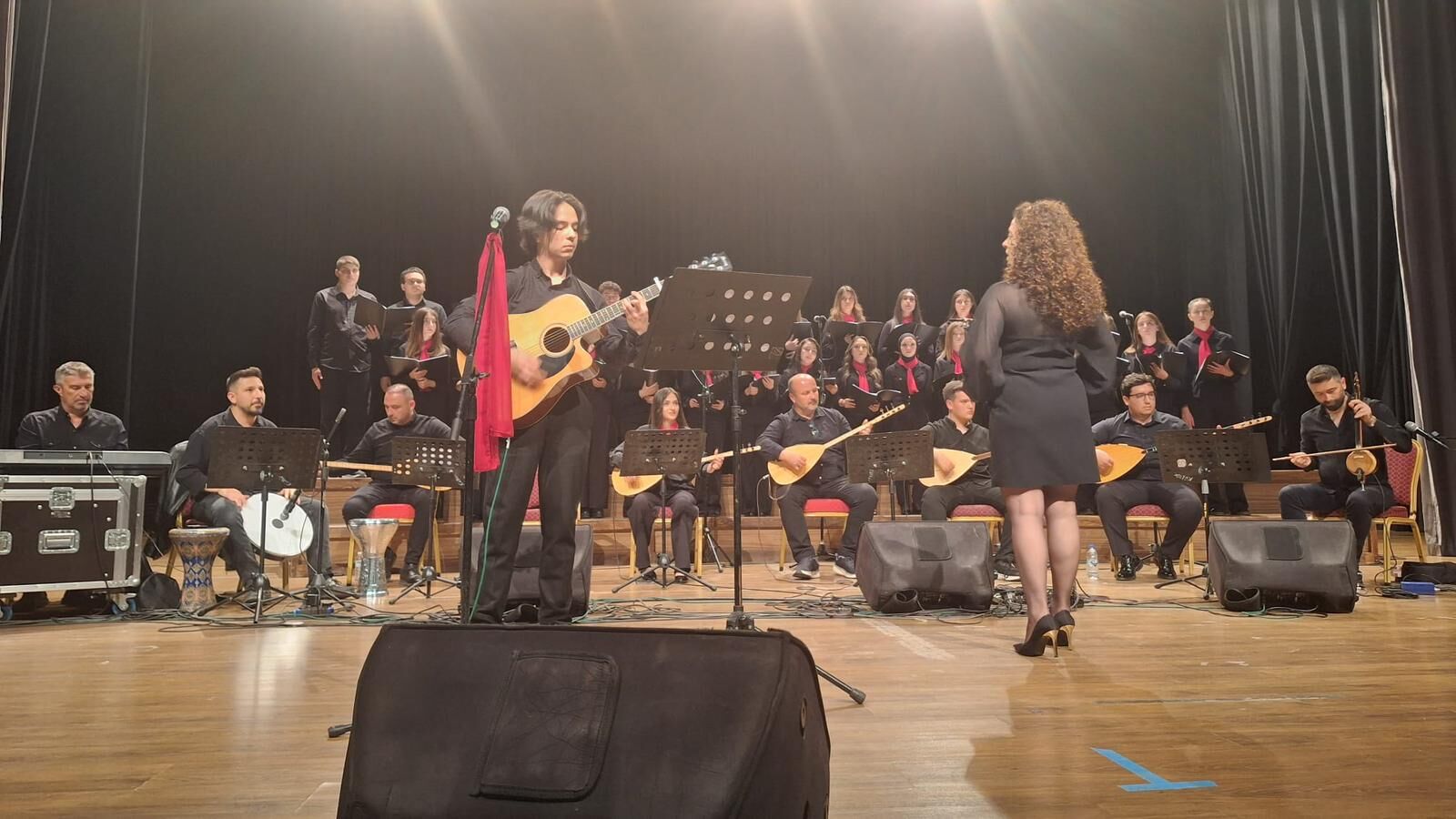 Isparta'da Mustafa Kaçıkoç Anadolu Lisesinden Türk Halk Müziği Konseri (2)