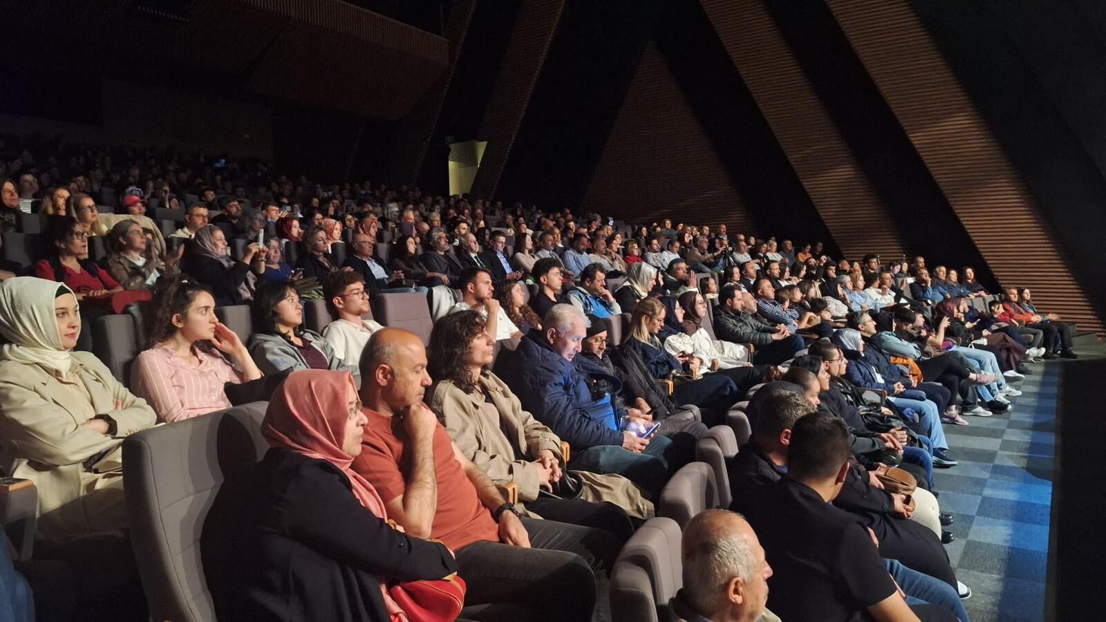 Isparta'da Mustafa Kaçıkoç Anadolu Lisesinden Türk Halk Müziği Konseri (5)