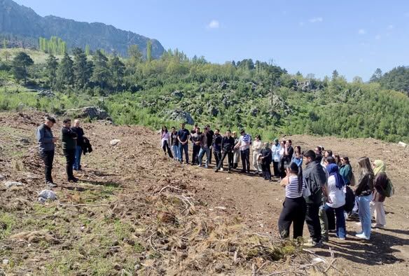 Isubü Orman Fakültesi Öğrencileri Arazi Uygulamasında (3)