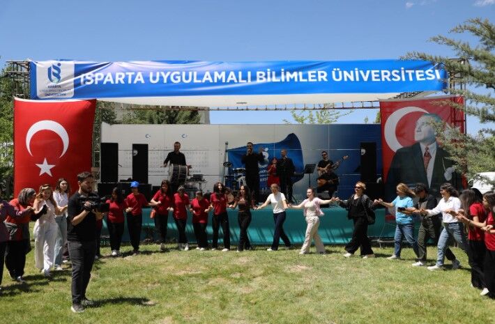 Isubü Sahne Orkestrası İlk Konseriyle Beğeni Topladı (2)