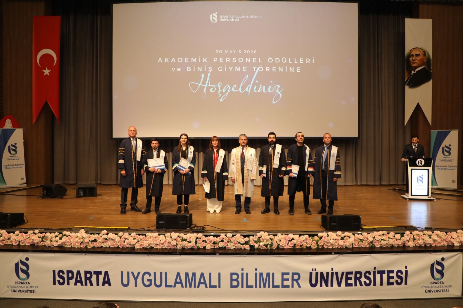 Isubü’de Bilim Ve Emek Taçlandı; Akademisyenlere Ödül Ve Biniş Töreni (1)