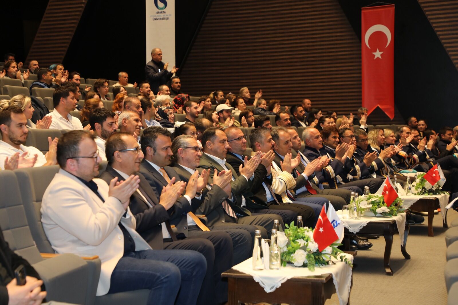 Isubü’de Bilim Ve Emek Taçlandı; Akademisyenlere Ödül Ve Biniş Töreni (4)