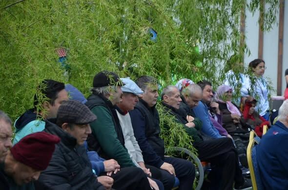 Keçiborlu’dan Örnek Davranış Yaşlıları Ziyaret Edip Gönüllere Dokundular (1)