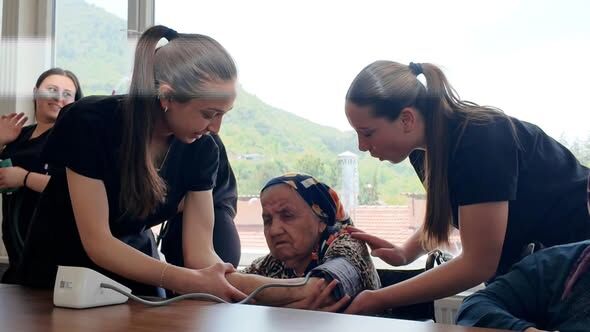 Öğrencilerden Huzurevine Vefa Dolu Ziyaret (2)