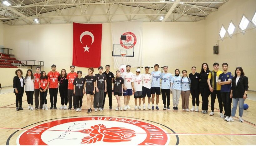 “Sahada Birlikte Görüyoruz” Projesi Kapsamında Golbol Turnuvası Düzenlendi (1)