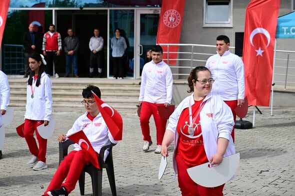 Şarkikaraağaç’ta “Bir’iz Yaşam Atölyesi” Açıldı (4)