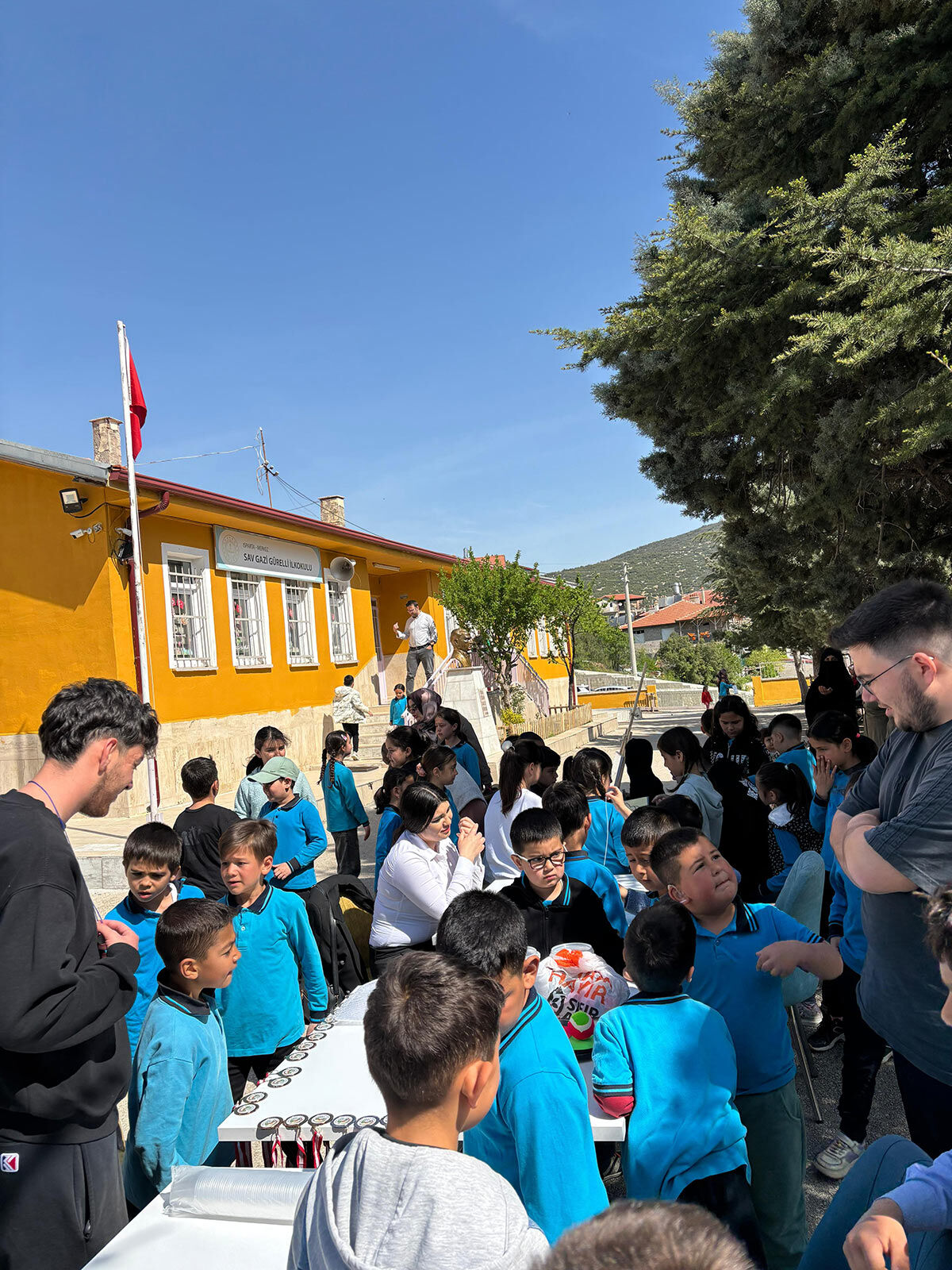 Savda Okulun Cehresi Degisti Yarinin Renkleri Hayat Buldu Haberi