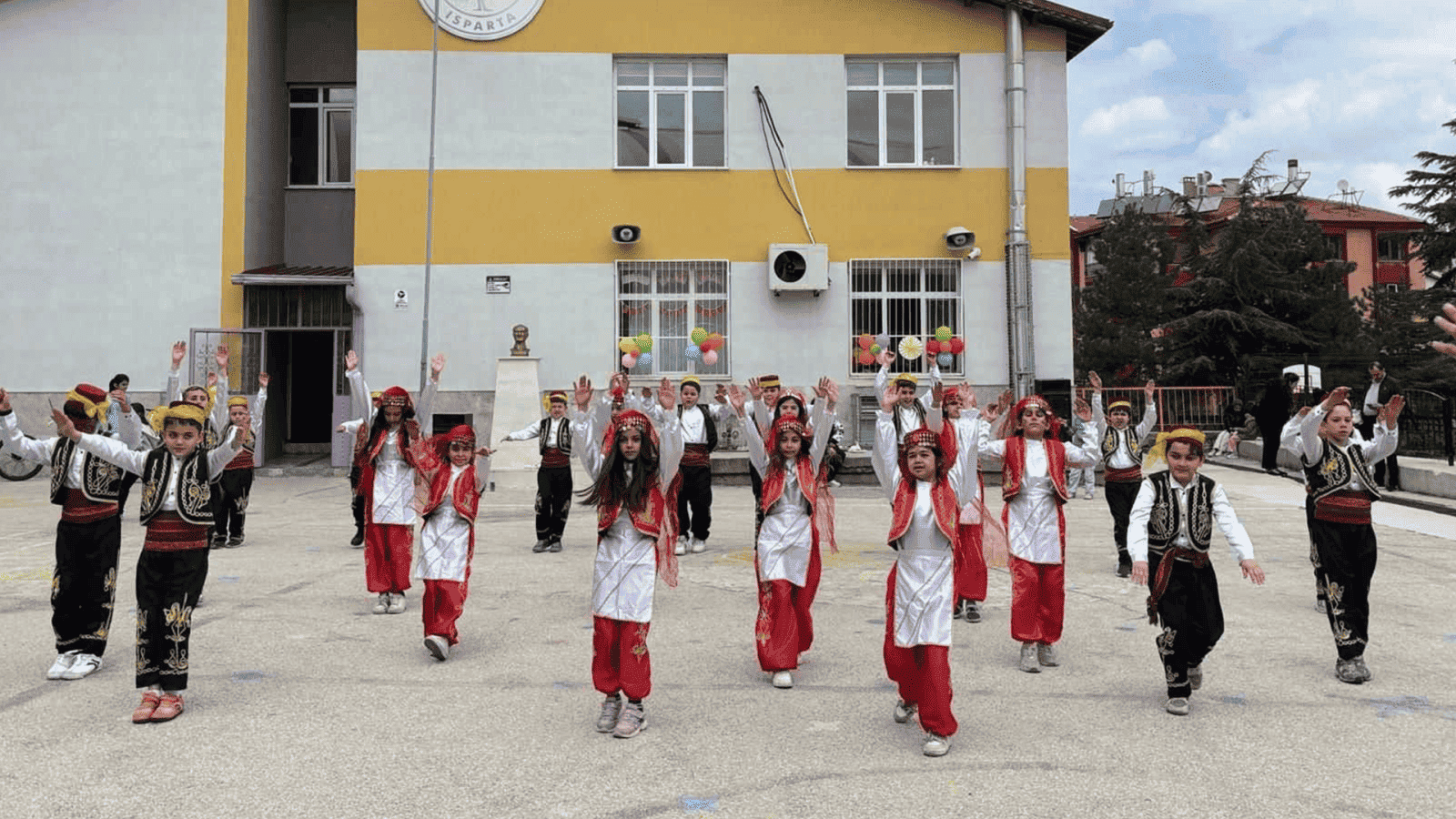 Sdü Öğrencilerinden İlkokulda Hıdırellez Etkinliği (1)