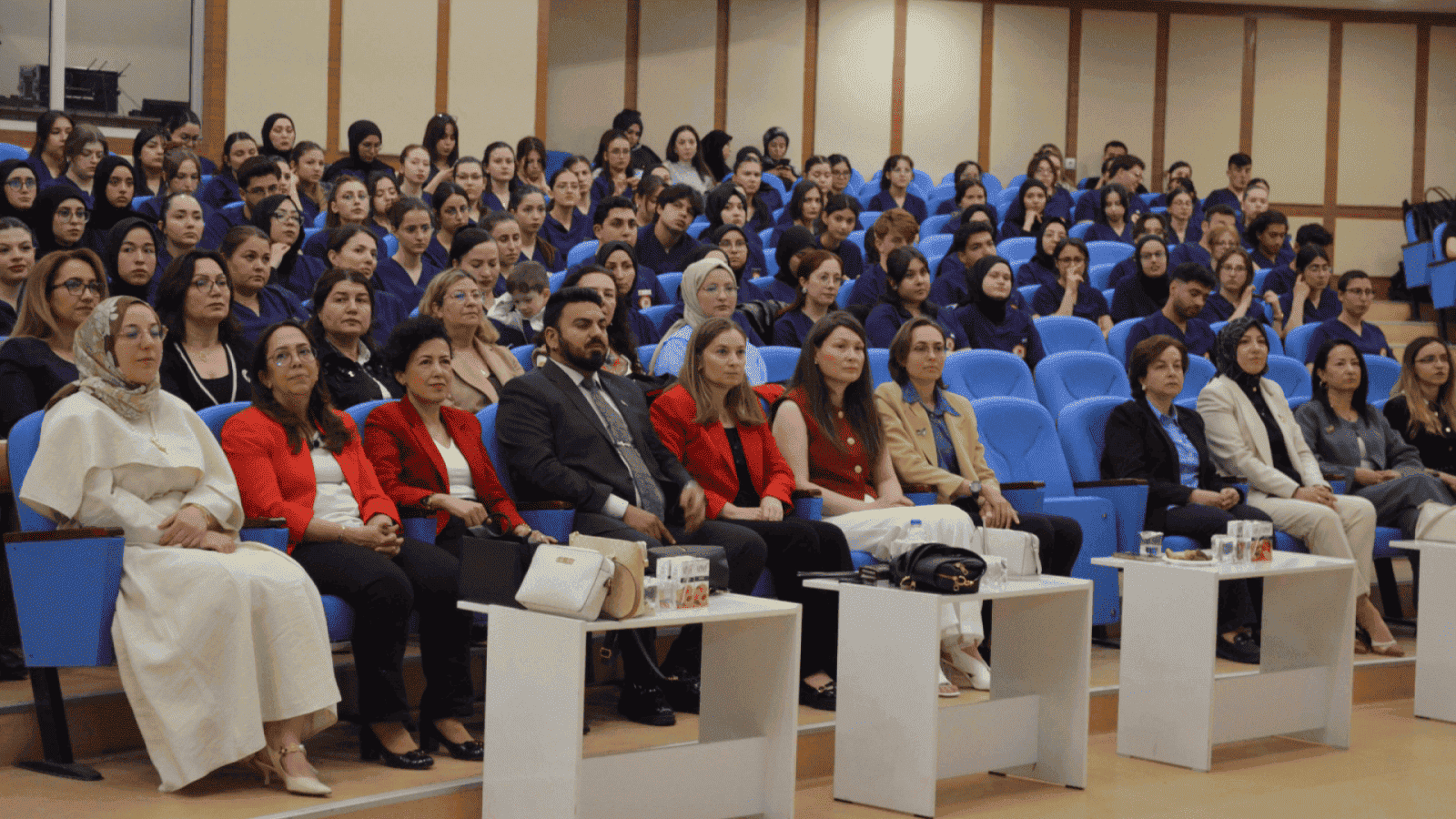 Sdü’de Hemşirelik Öğrencilerinin Üniforma Giyme Heyecanı (1)