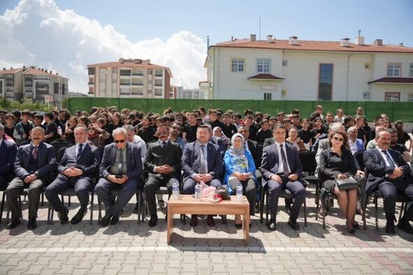 Şehit Ömer Sarı Ortaokulu’nda Bilim Fuarı Açıldı (4)