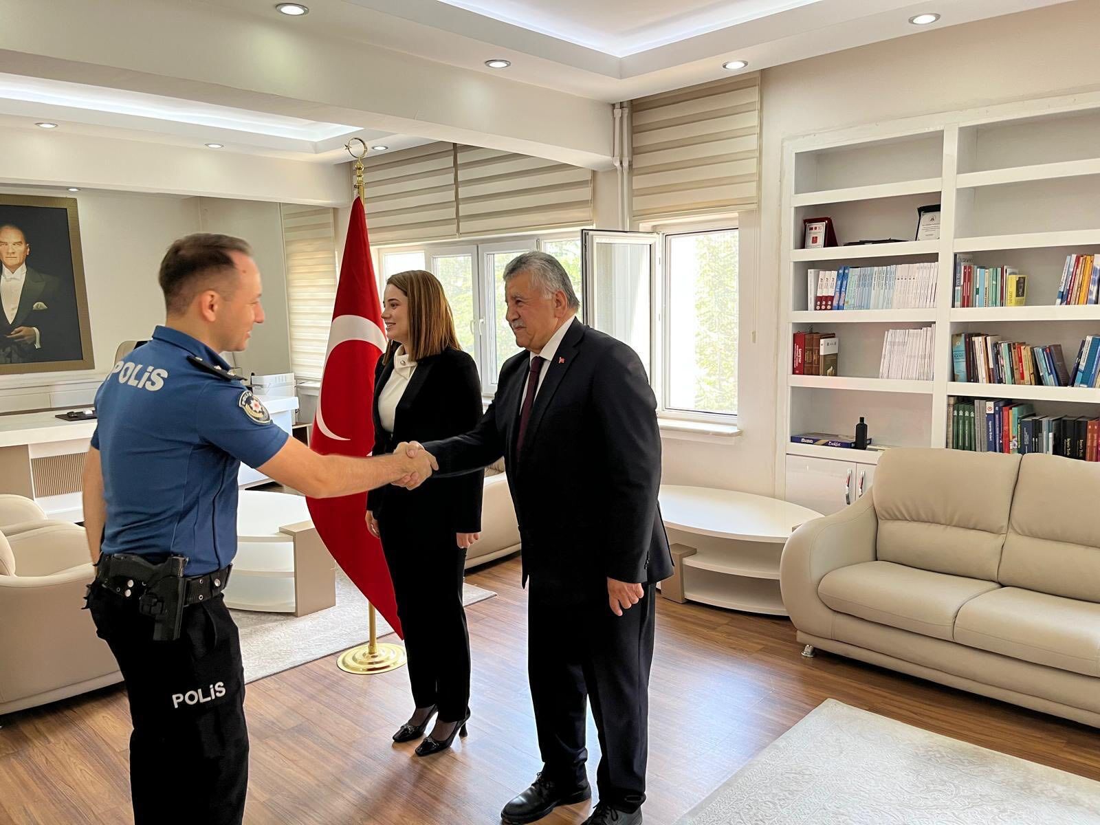Senirkent’te Bayram Coşkusu Yönetim Ve Muhtarlar Bir Arada (4)
