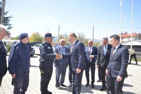 Vali Erin Şarkikaraağaç’ta Muhtarlarla Buluştu 4