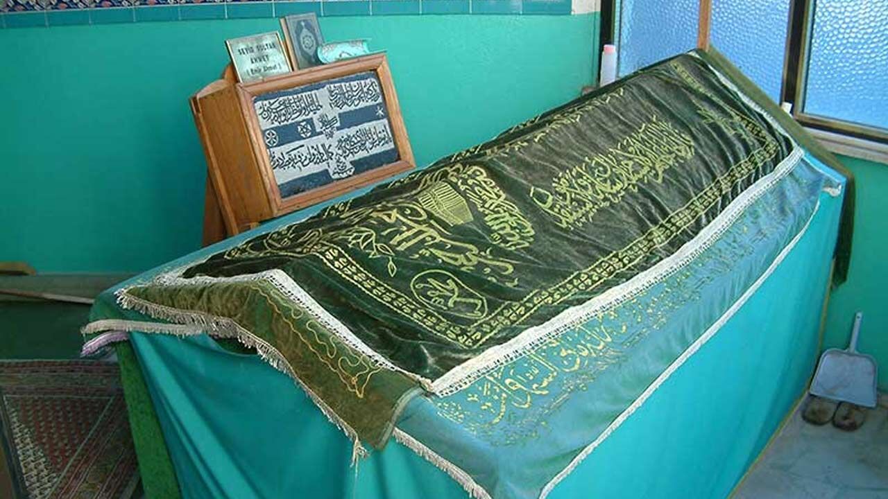 Yalvac Emir Ahmet Turbesi