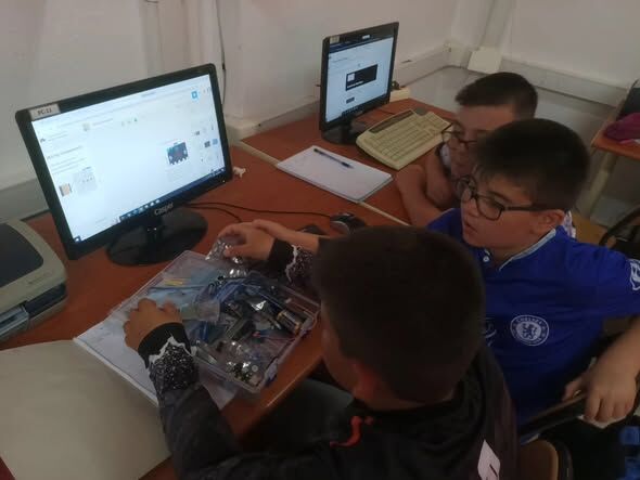 Yenişarbademli’de Robotik Kodlama Ve Yazılım Kursu Başladı (2)